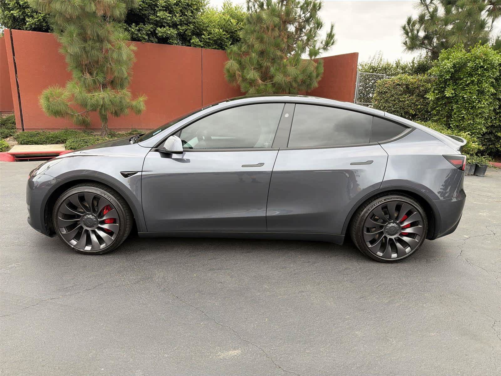 Used 2023 Tesla Model Y Performance AWD/4WD image 3