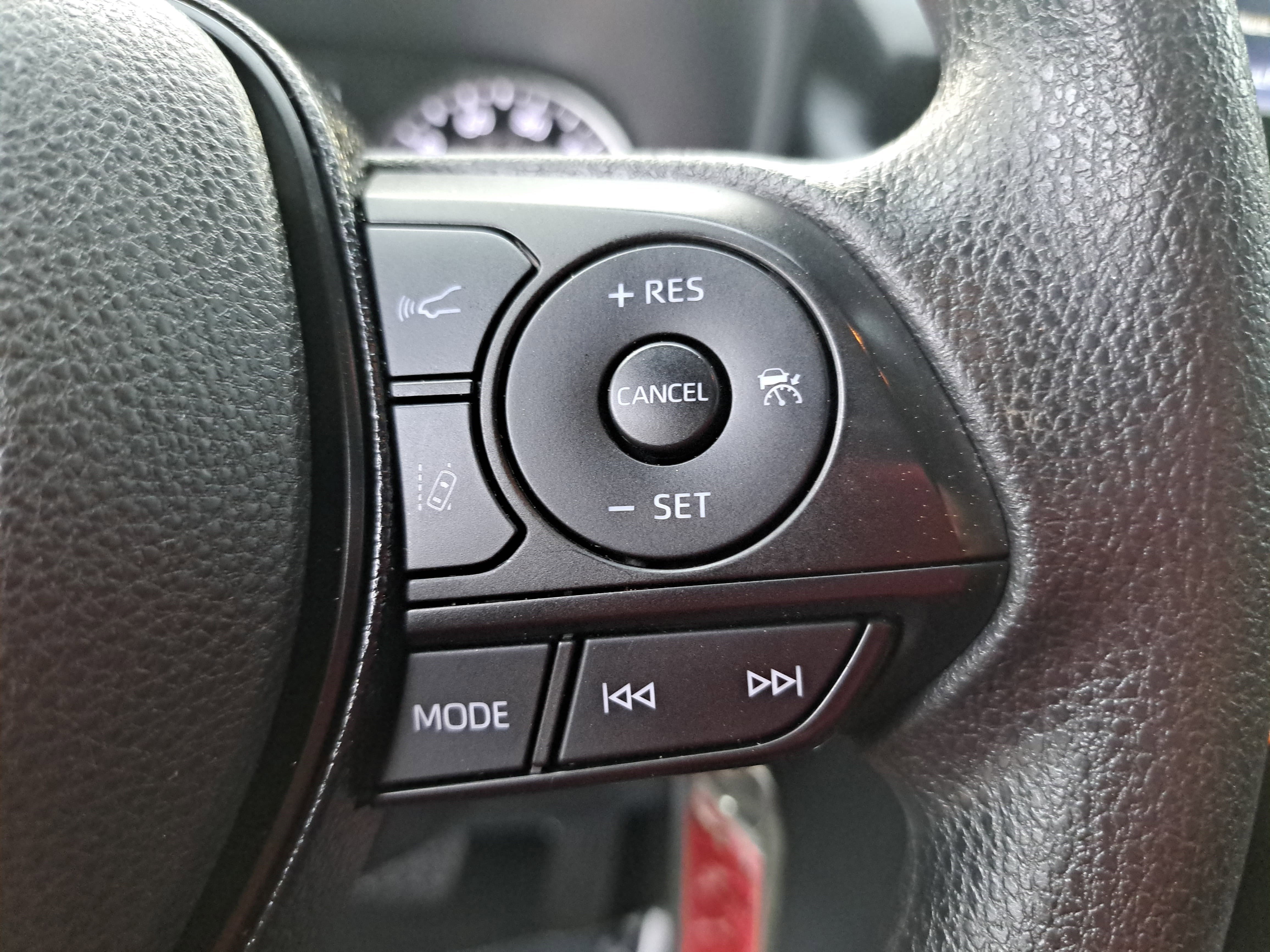 Used 2020 Toyota RAV4 LE image 17