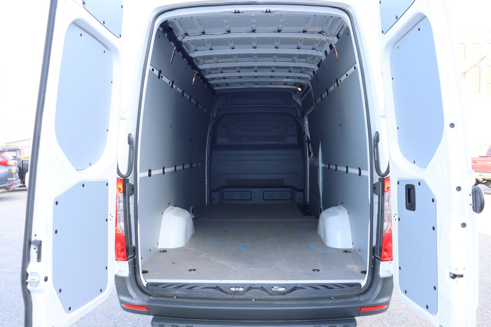 Used 2024 Mercedes-Benz eSprinter 170 Cargo image 39