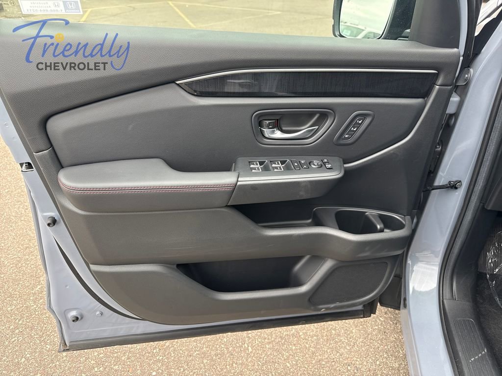 Used 2025 Honda Pilot Black Edition image 11