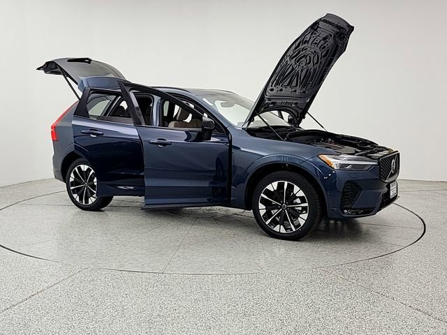 New 2026 Volvo XC60 B5 Plus w/ Climate Package PRO AWD/4WD image 10