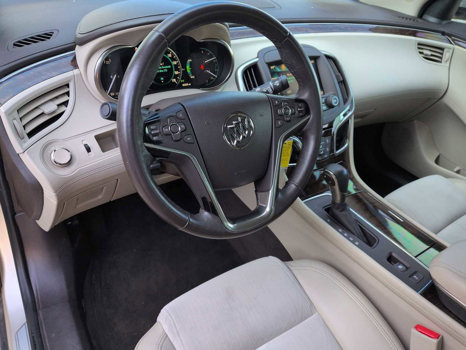 Used 2015 Buick LaCrosse image 2