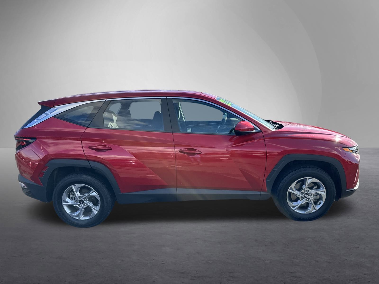 Used 2022 Hyundai Tucson SE image 2