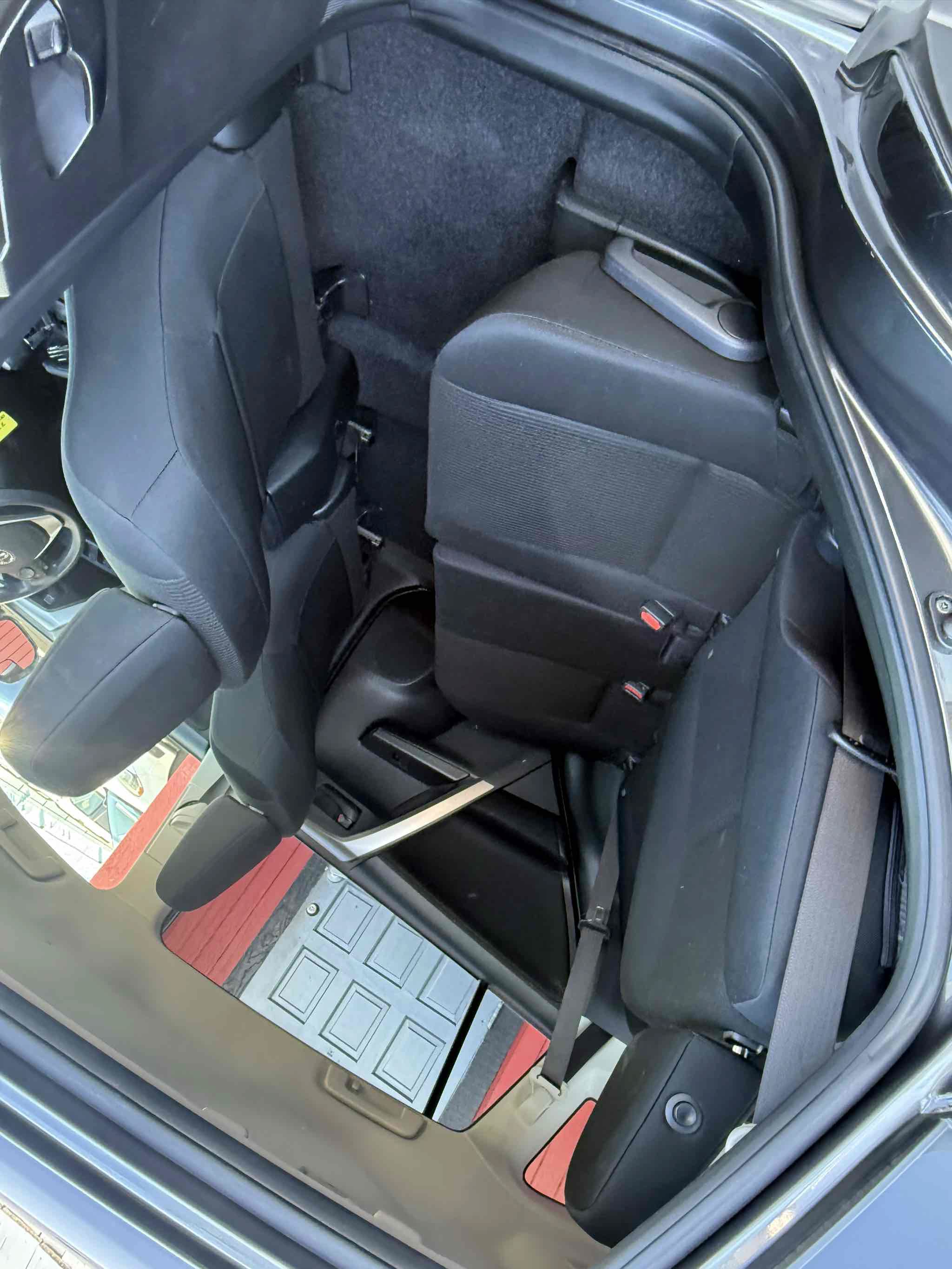 Used 2018 Toyota RAV4 LE w/ All Weather Liner Package FWD image 58