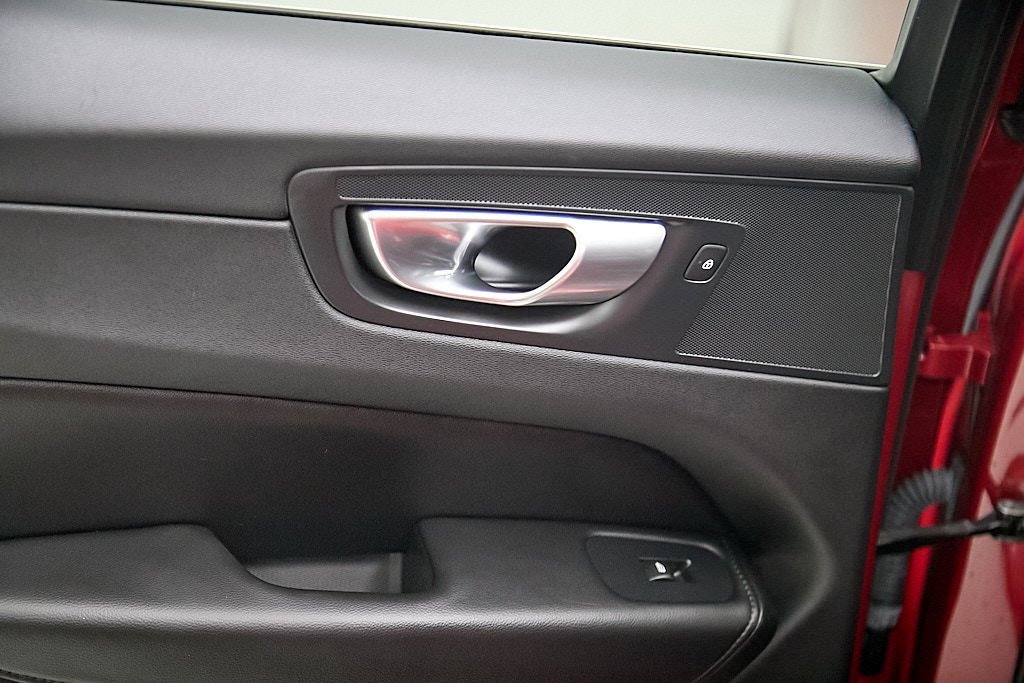 Certified 2023 Volvo XC60 B5 Core w/ Climate Package image 19