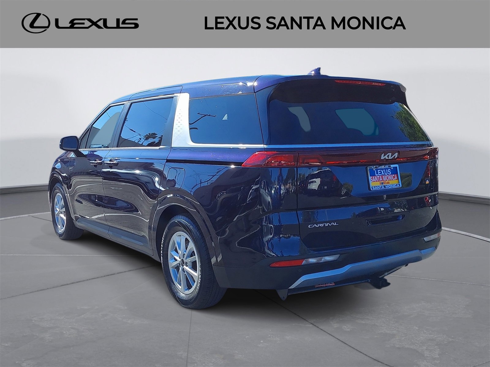 Used 2024 Kia Carnival LX image 7