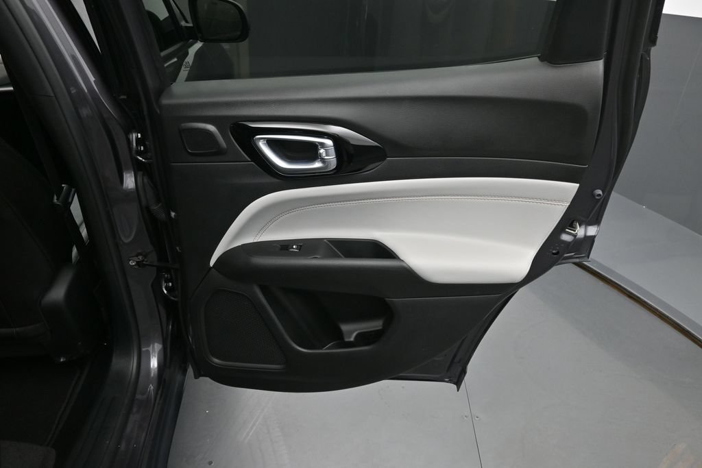 Used 2024 Jeep Compass Limited w/ Sun and Sound Group AWD/4WD image 19