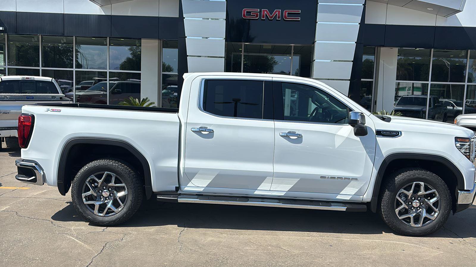 New 2026 GMC Sierra 1500 SLT w/ SLT Premium Plus Package AWD/4WD image 9