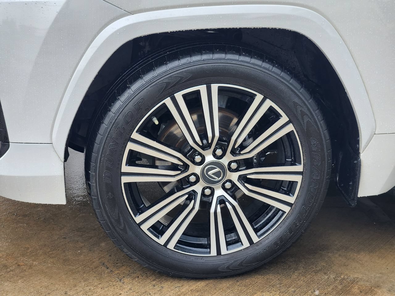 Used 2023 Lexus LX 600 4WD w/ Luxury Package image 11