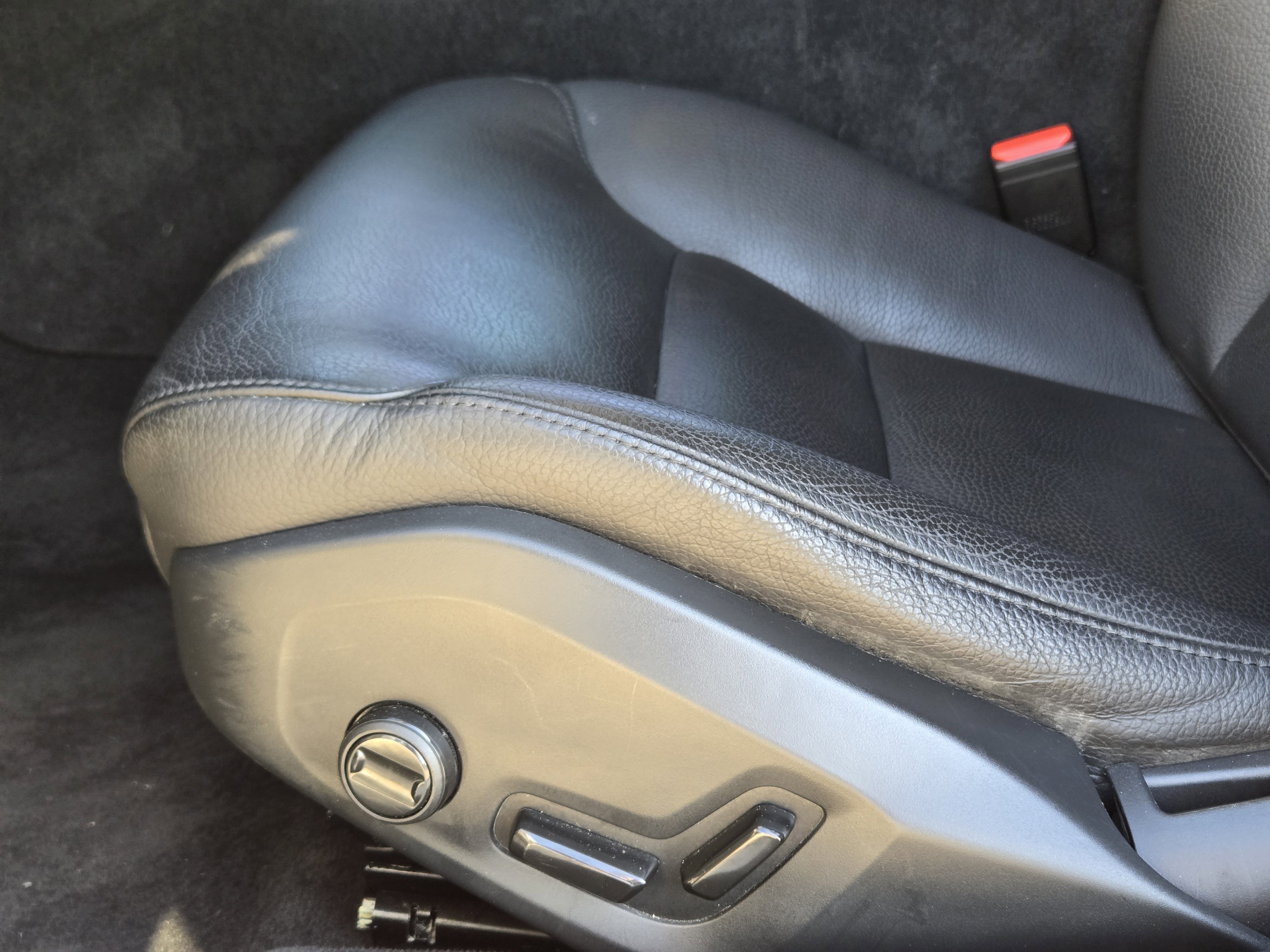 Certified 2023 Volvo V60 B5 Cross Country Plus w/ Climate Package image 32