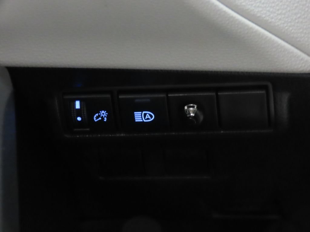 Used 2022 Toyota Corolla Cross LE AWD/4WD image 23