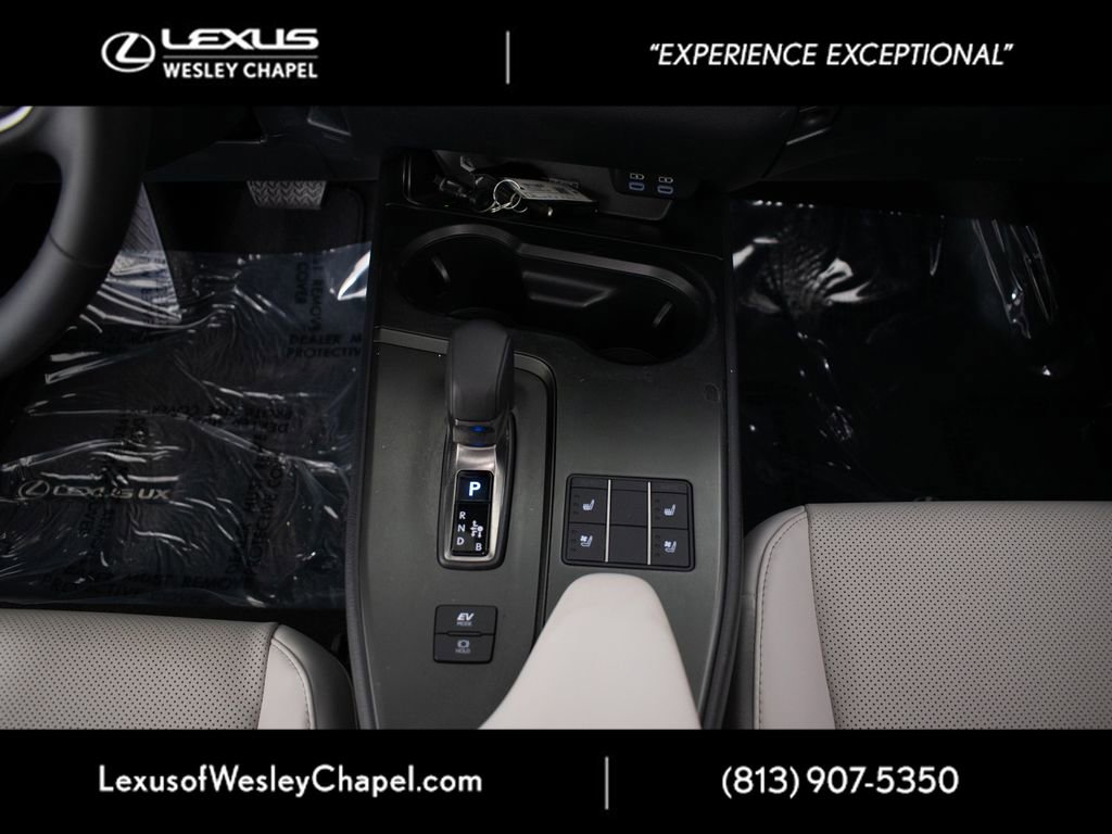 Used 2025 Lexus UX 300h FWD image 29