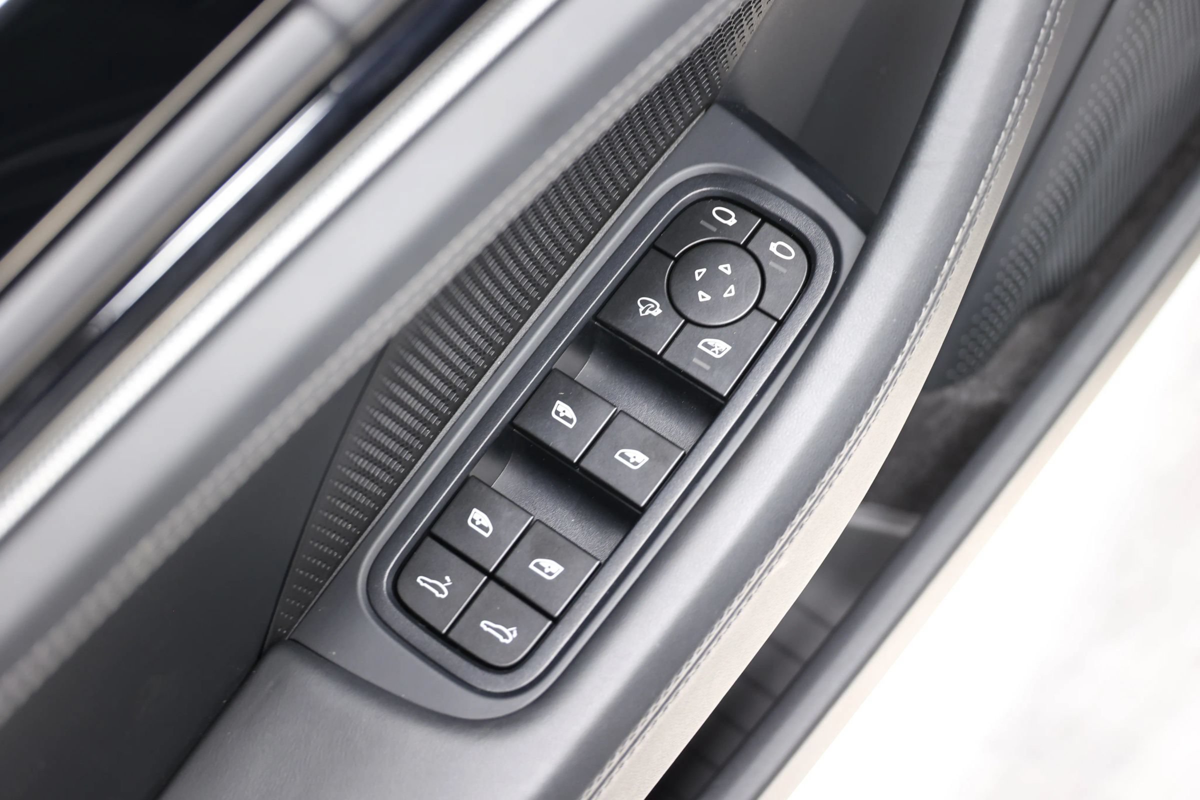 Used 2026 Porsche Panamera 4 w/ Premium Package AWD/4WD image 13
