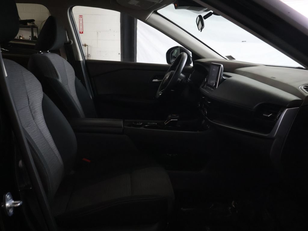 Used 2023 Nissan Rogue SV AWD/4WD image 9