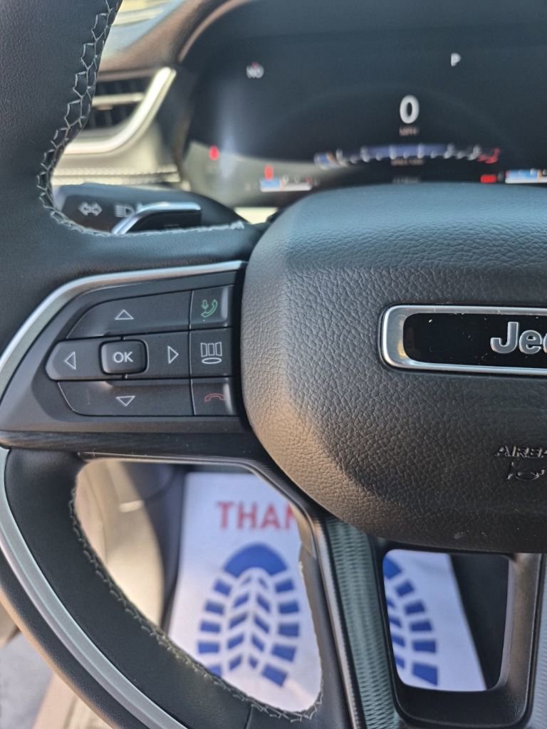 Used 2025 Jeep Grand Cherokee Altitude image 34