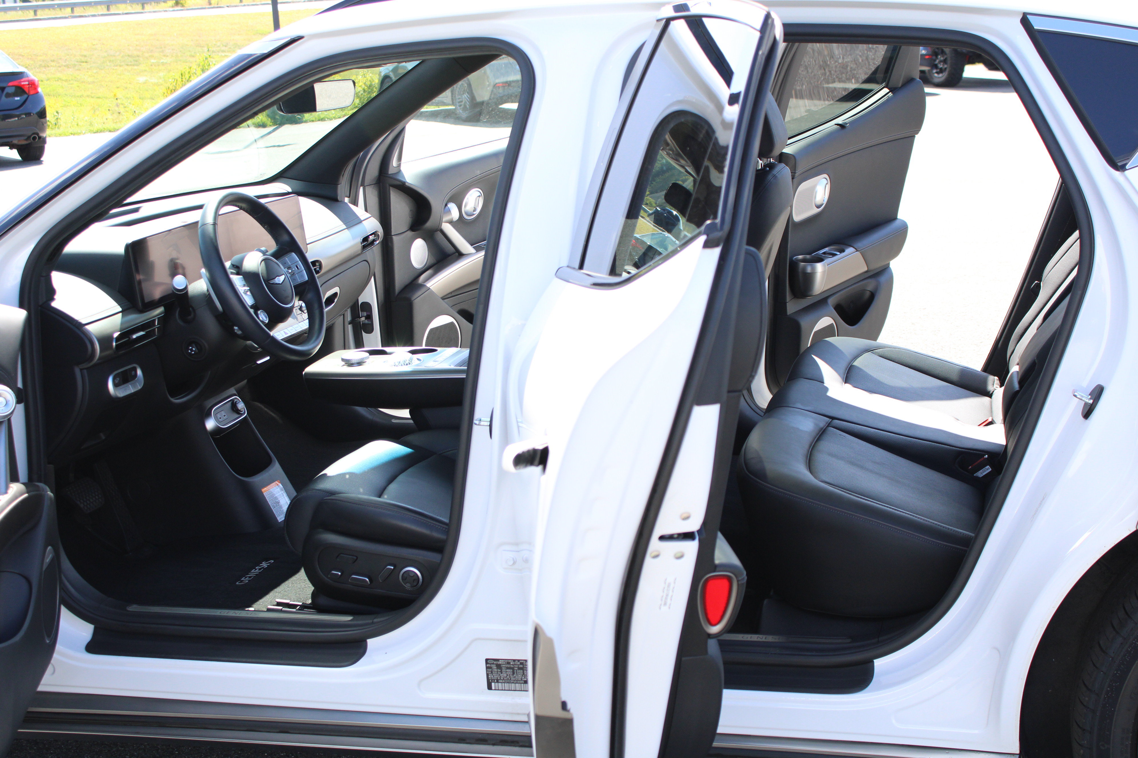 Used 2023 Genesis GV60 Advanced AWD/4WD image 18