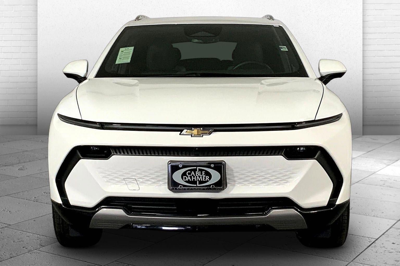 Used 2025 Chevrolet Equinox EV LT FWD image 2