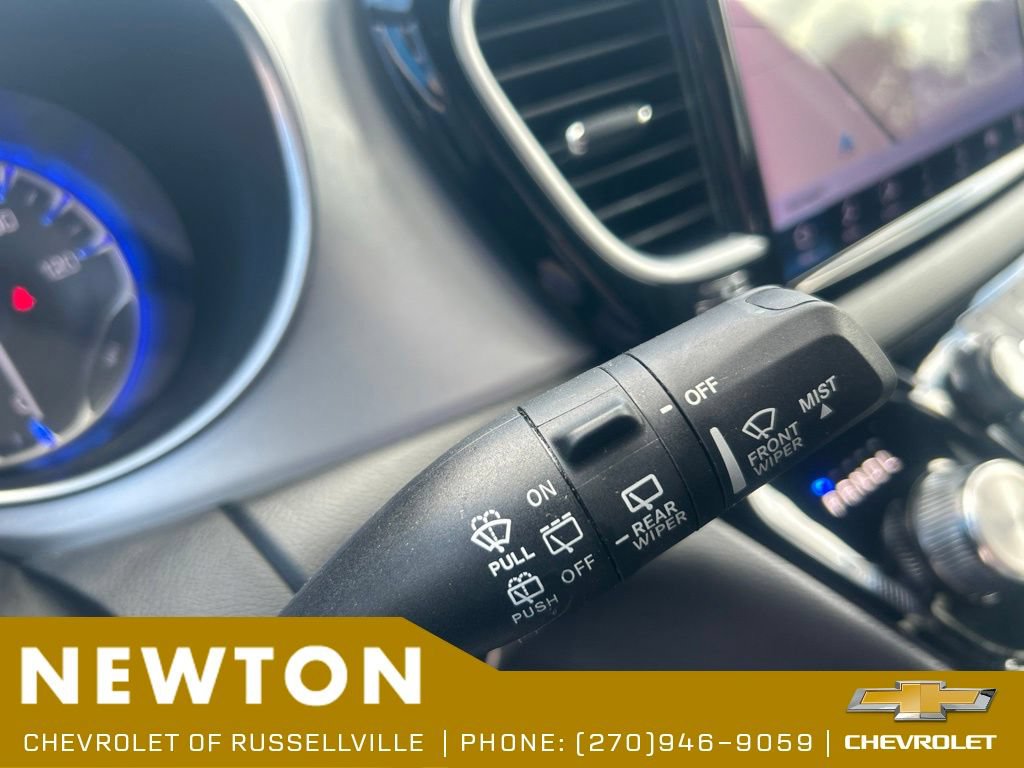 Used 2025 Chrysler Pacifica Limited FWD image 17