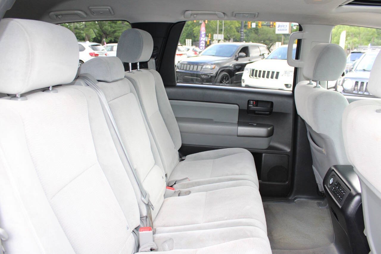 Used 2010 Toyota Sequoia SR5 AWD/4WD image 17