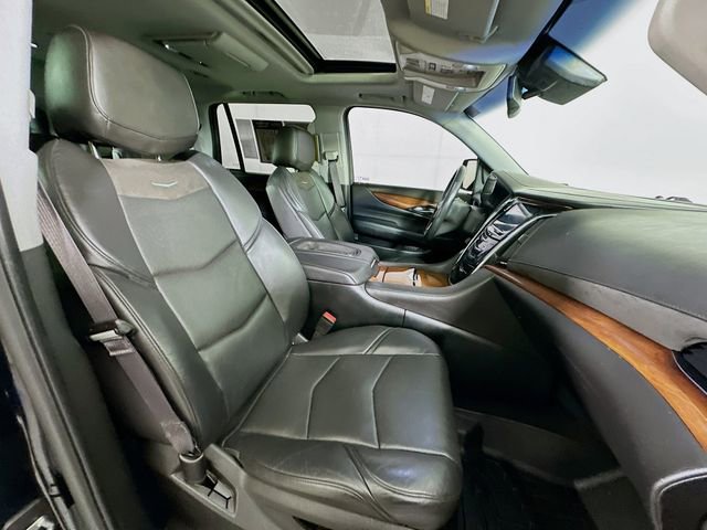 Used 2016 Cadillac Escalade Luxury image 32