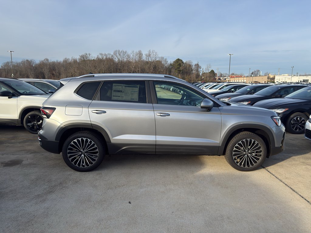 New 2026 Volkswagen Taos SE FWD image 4