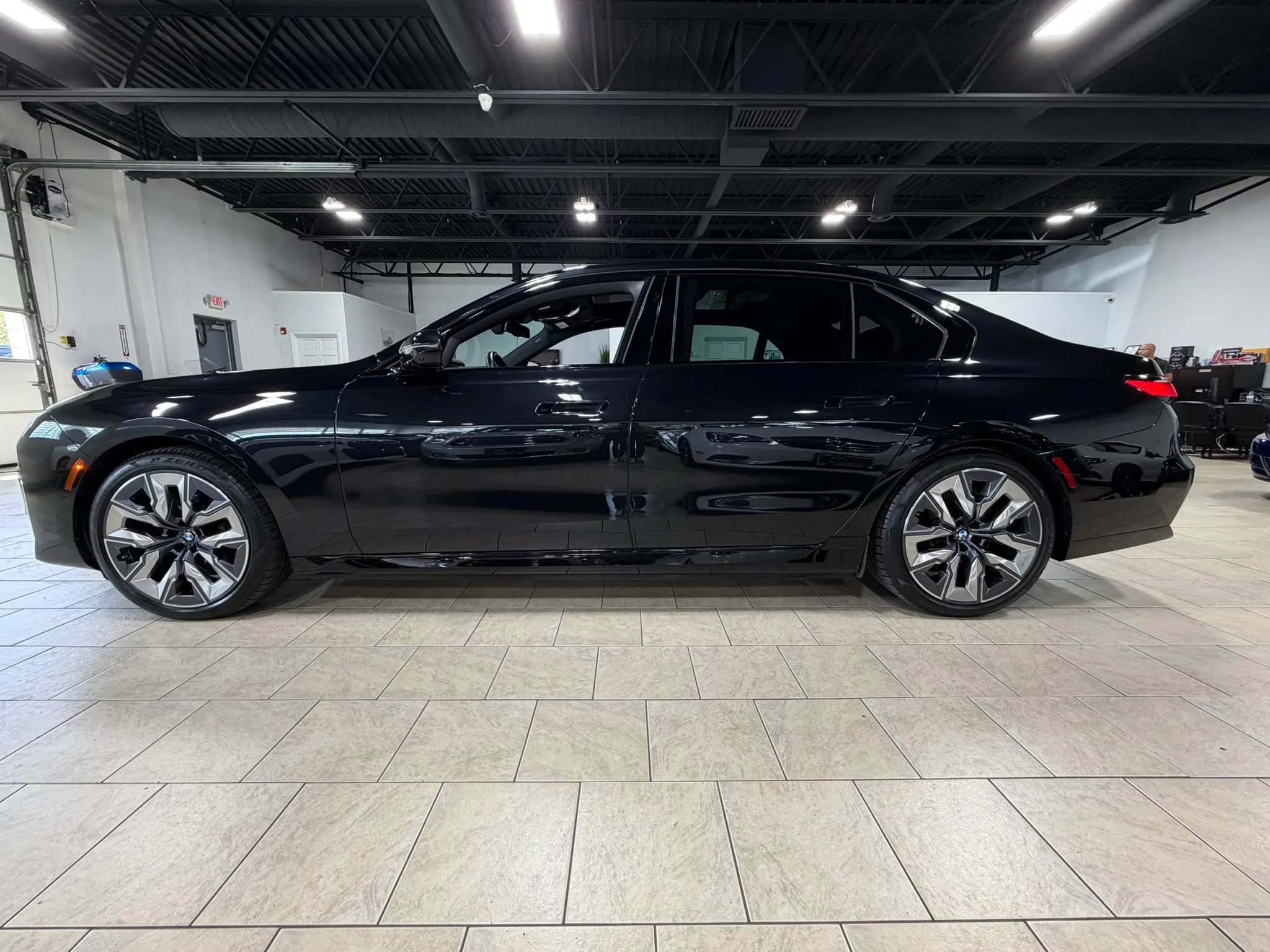 Used 2024 BMW i7 xDrive60 AWD/4WD image 28