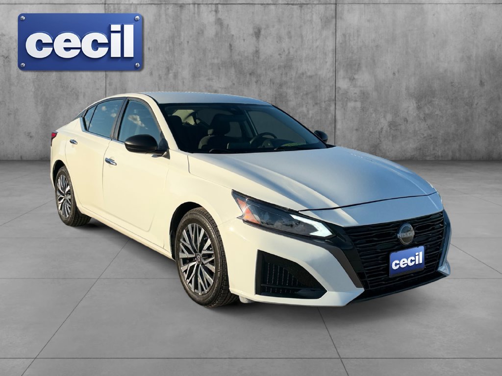 Used 2025 Nissan Altima 2.5 SV FWD image 3