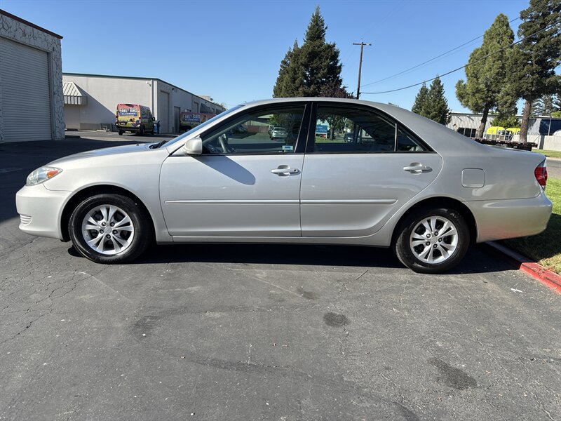 Used 2005 Toyota Camry LE image 8