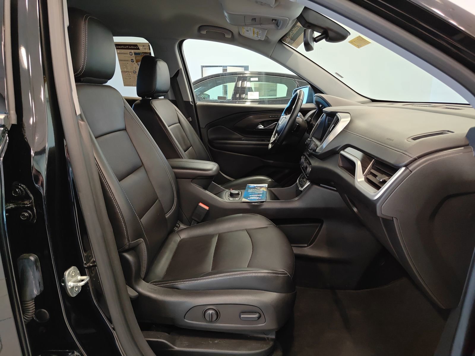 Used 2023 GMC Terrain SLT image 17