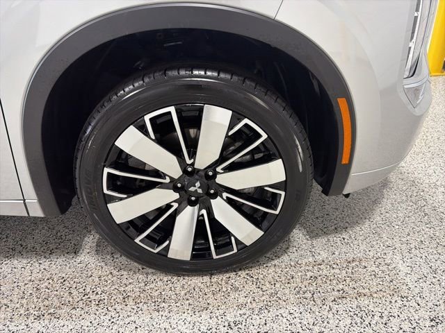 Used 2025 Mitsubishi Outlander SEL image 40