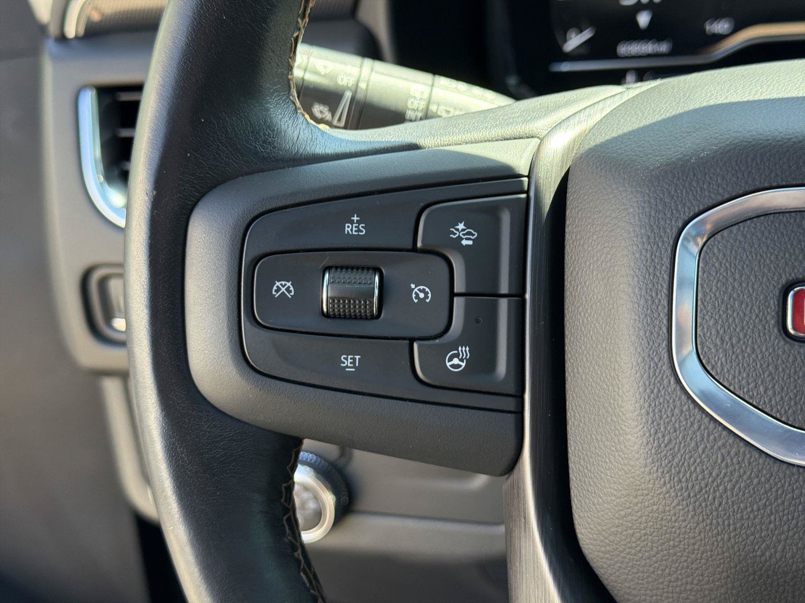 Used 2022 GMC Yukon XL AT4 w/ AT4 Premium Package AWD/4WD image 36