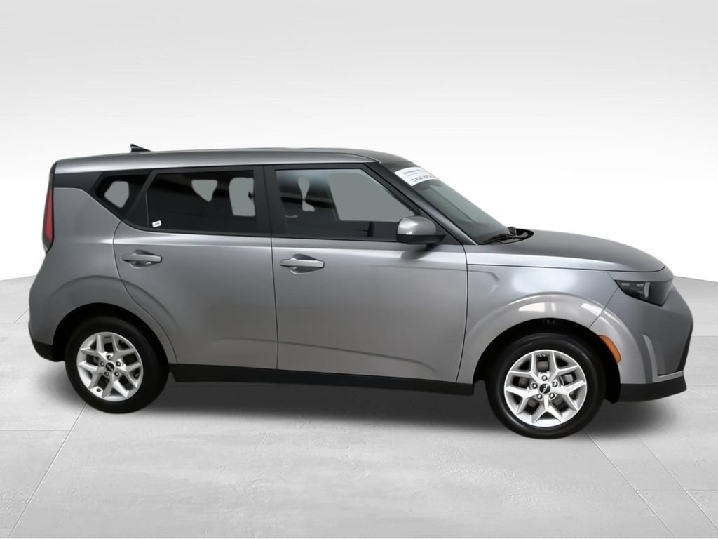 Certified 2024 Kia Soul LX w/ Option Group 015 FWD image 2