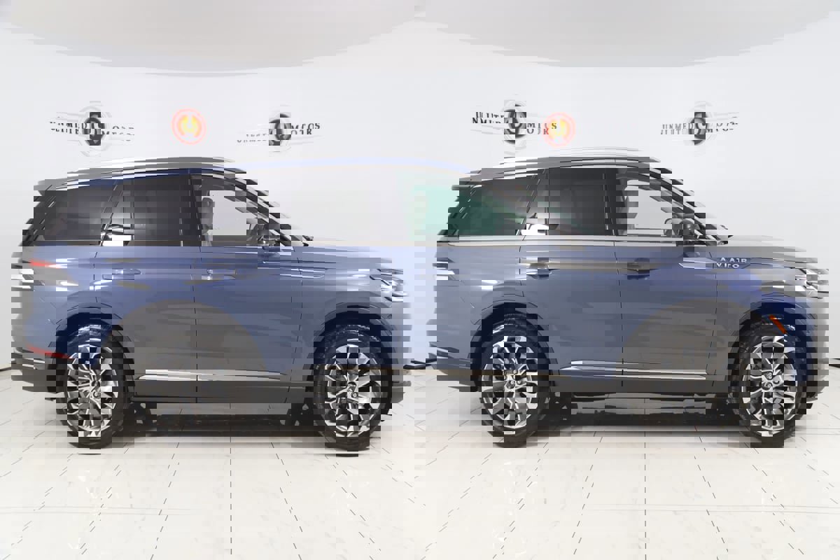 Used 2025 Lincoln Aviator Reserve w/ Illumination Package AWD/4WD image 2