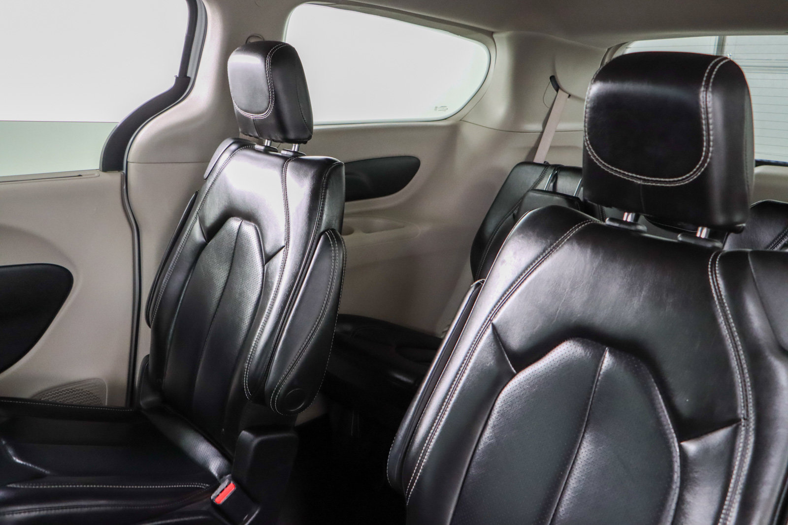 Used 2023 Chrysler Pacifica Touring-L FWD image 24