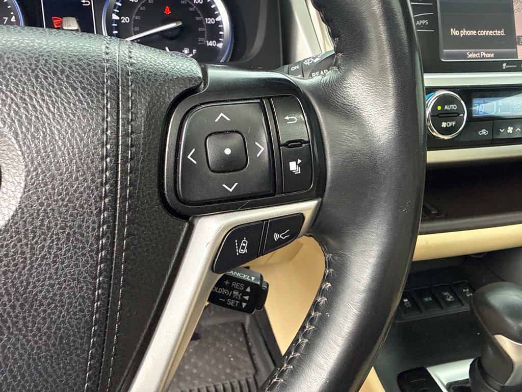 Used 2019 Toyota Highlander XLE AWD/4WD image 30