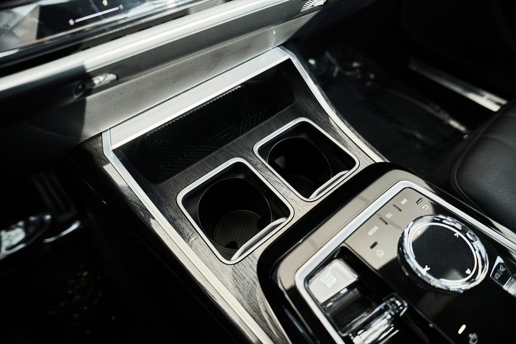 Used 2024 BMW 740i w/ Premium Package RWD image 40