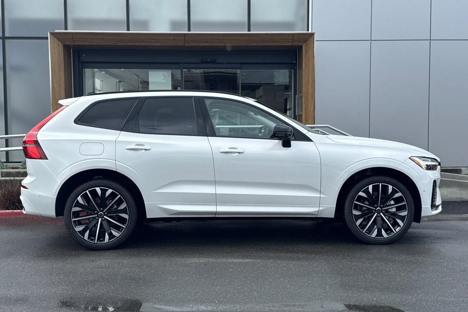 New 2026 Volvo XC60 B5 Ultra AWD/4WD image 8