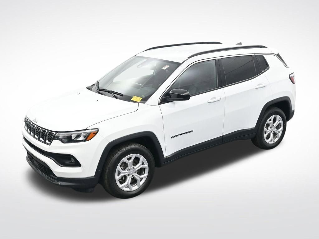 Used 2024 Jeep Compass Latitude image 21