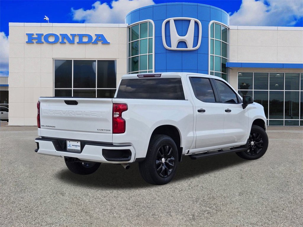 Used 2024 Chevrolet Silverado 1500 Custom image 3