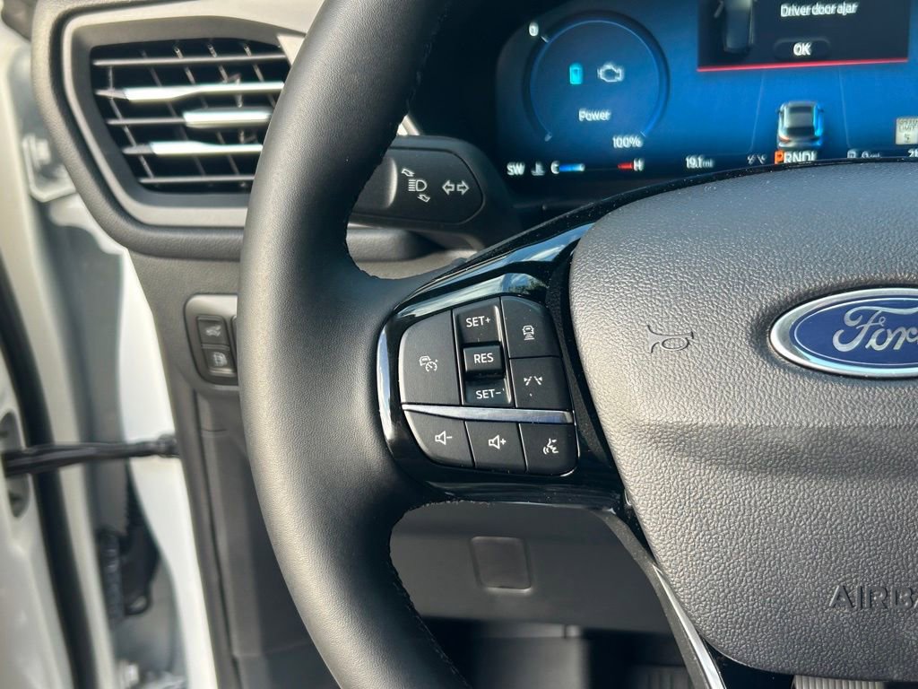 Certified 2024 Ford Escape SE w/ PHEV Premium Package image 39