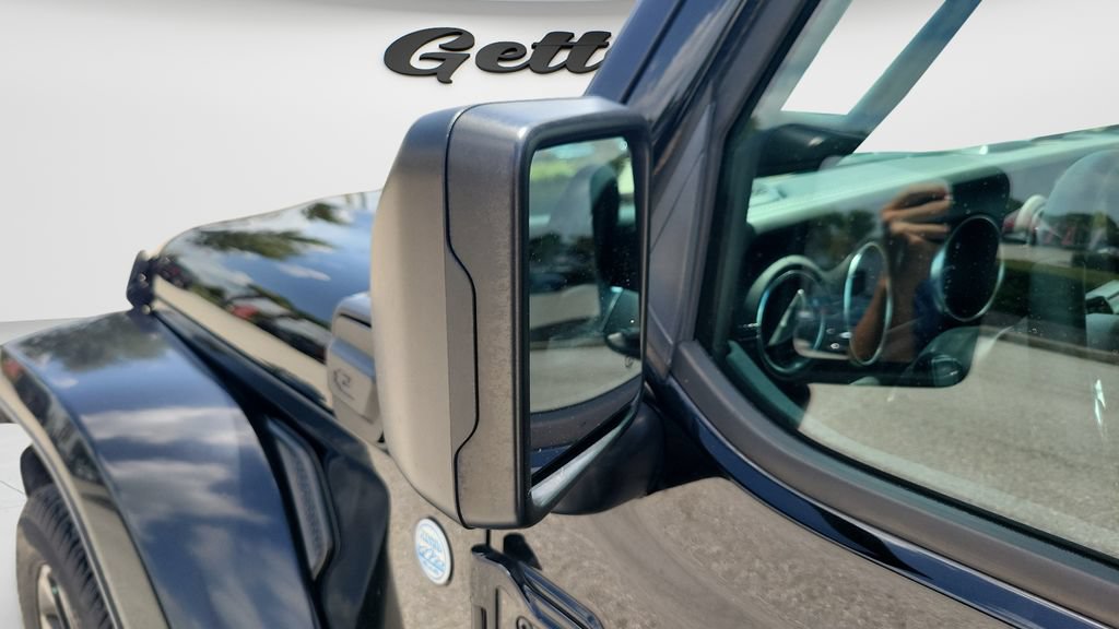 Used 2022 Jeep Wrangler Unlimited Sahara w/ Cold Weather Group AWD/4WD image 26