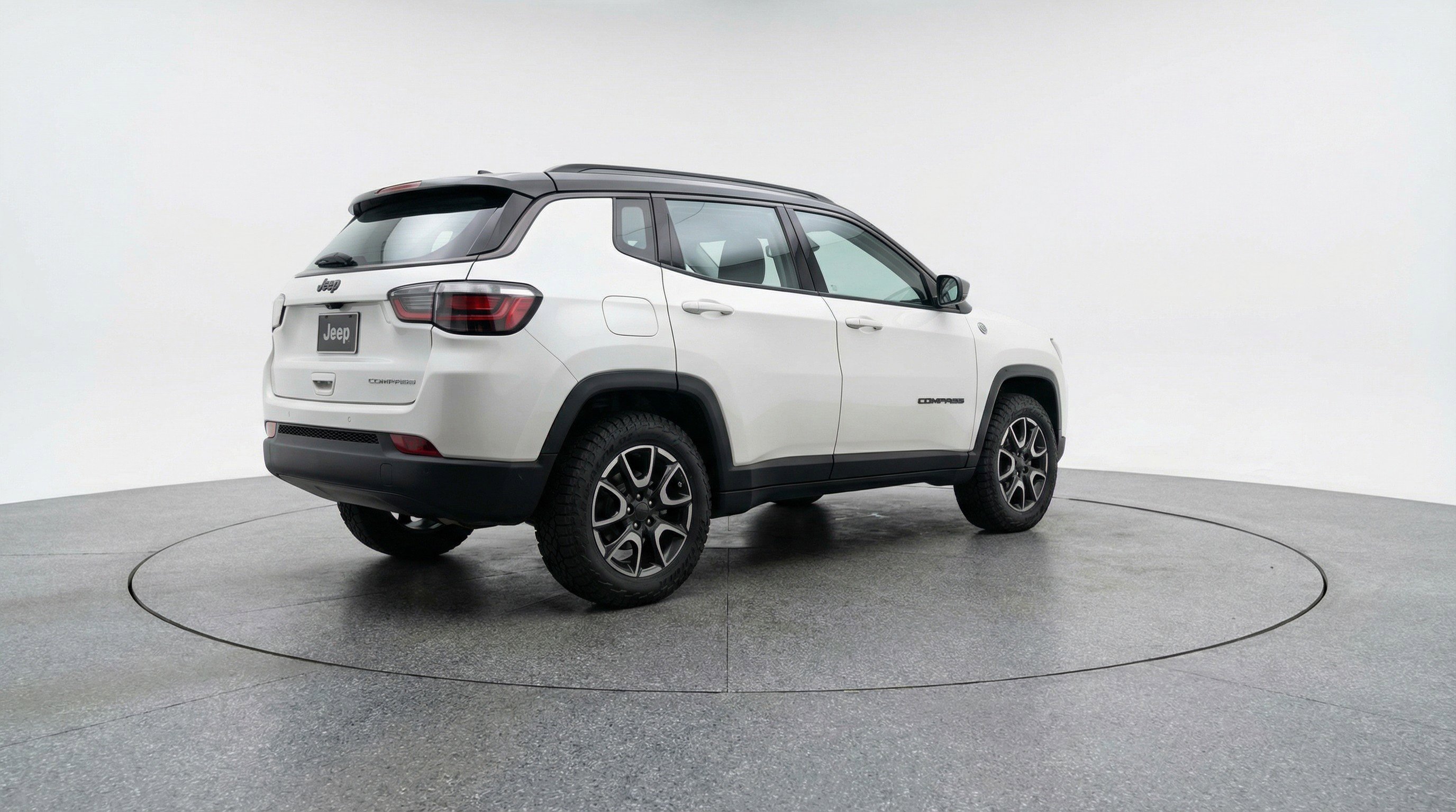 Used 2025 Jeep Compass Trailhawk AWD/4WD image 9