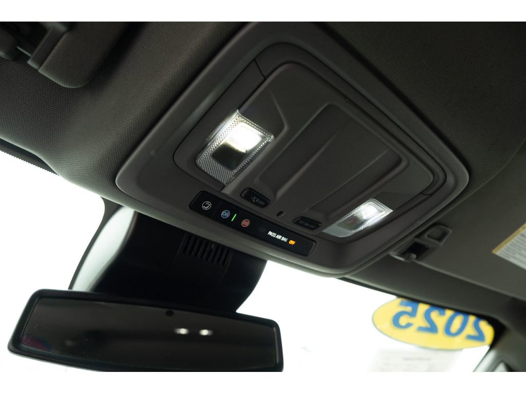 Certified 2025 GMC Sierra 1500 SLT image 30