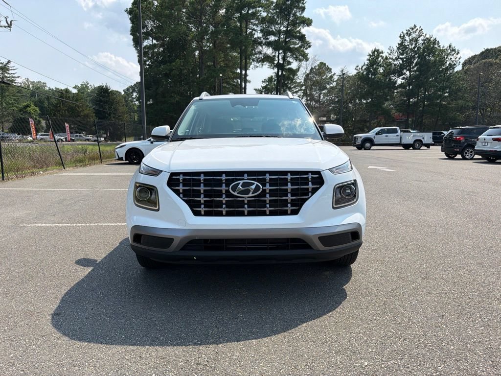 Used 2024 Hyundai Venue SEL FWD image 3