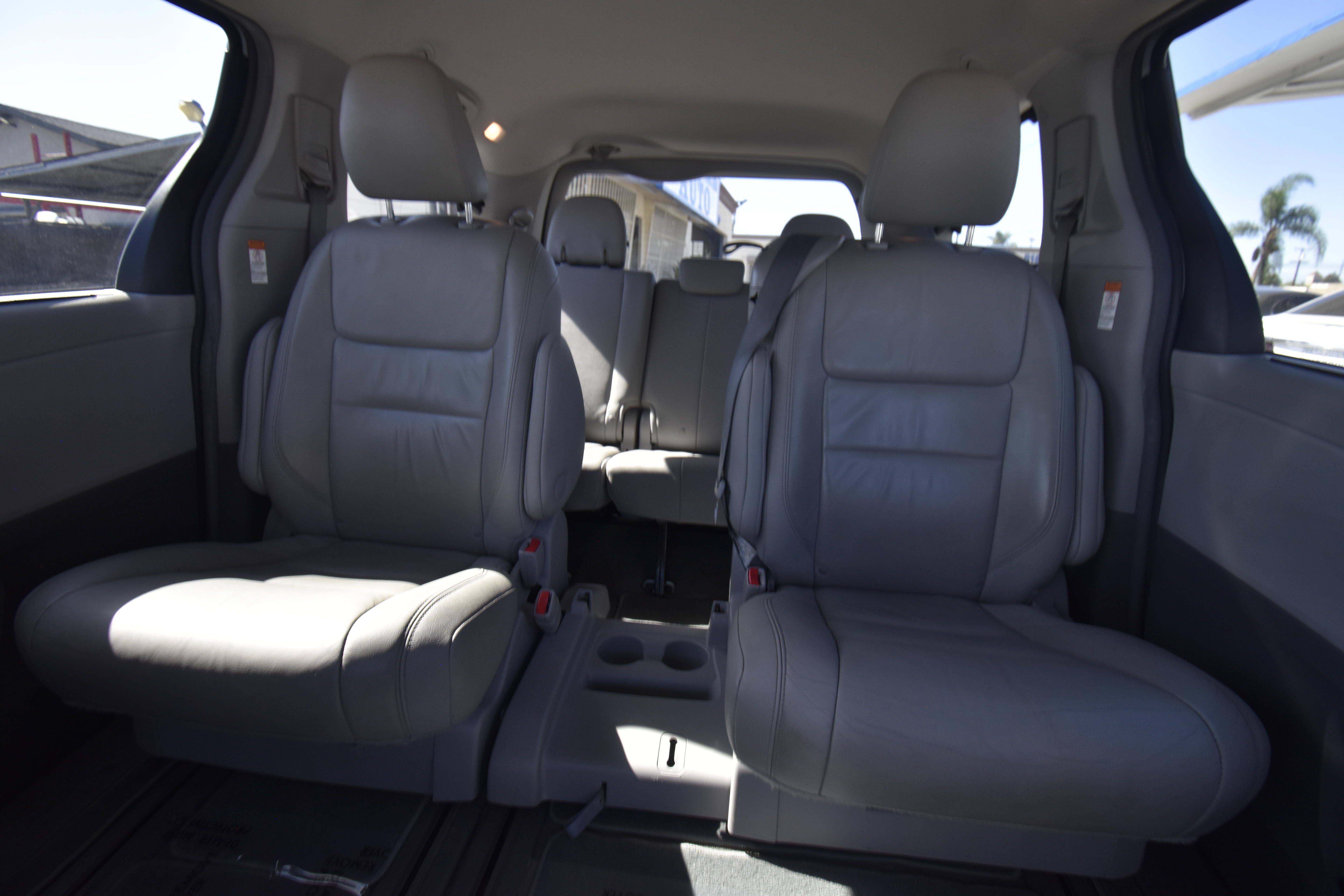 Used 2017 Toyota Sienna XLE FWD image 10