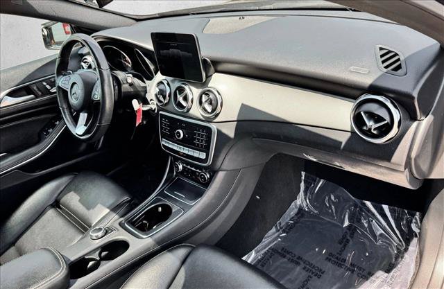 Used 2020 Mercedes-Benz GLA 250 4MATIC w/ Premium Package image 19