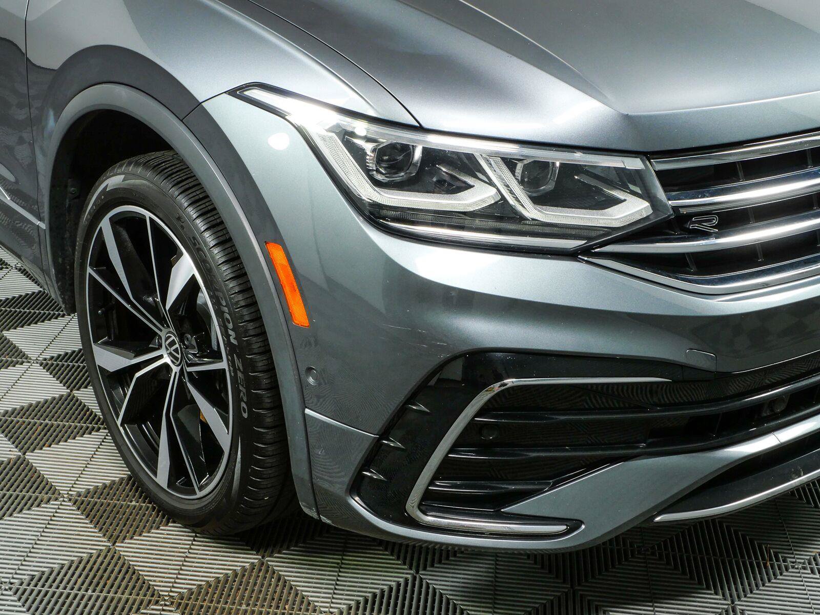 Used 2022 Volkswagen Tiguan SEL R-Line AWD/4WD image 38