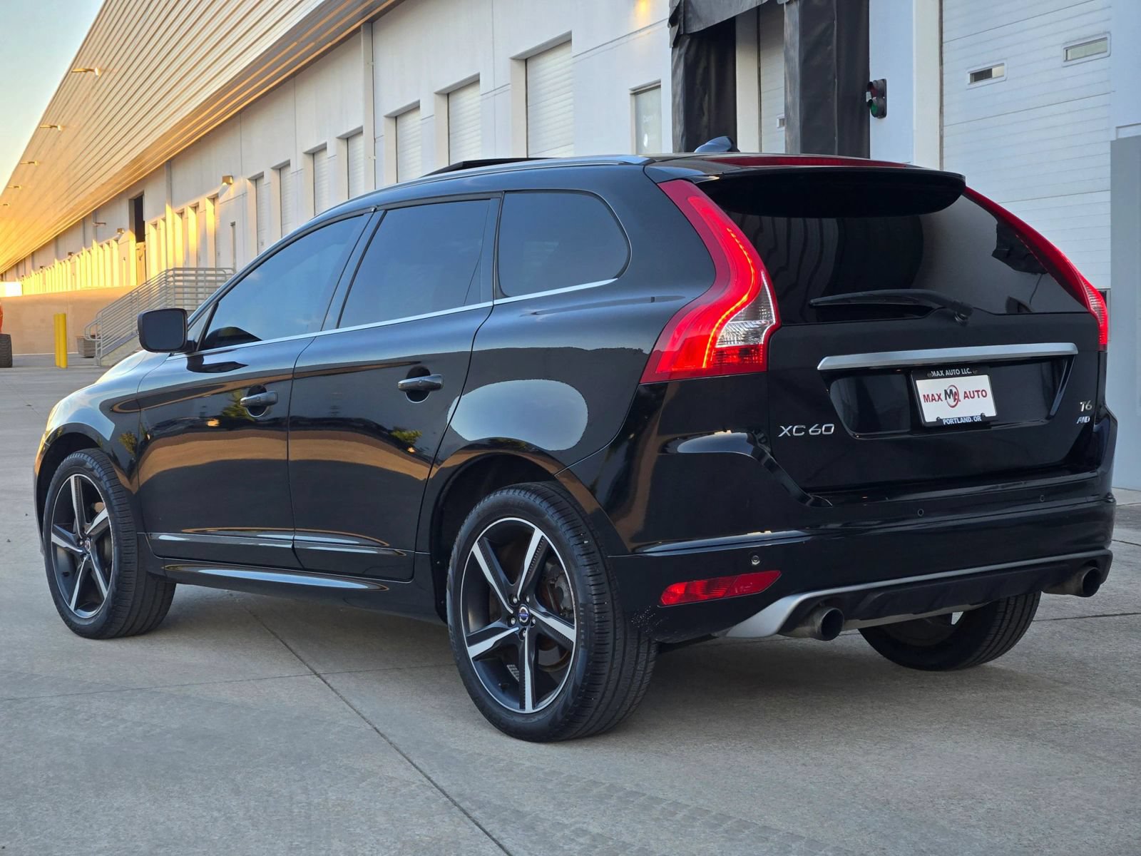 Used 2016 Volvo XC60 T6 R-Design AWD/4WD image 6