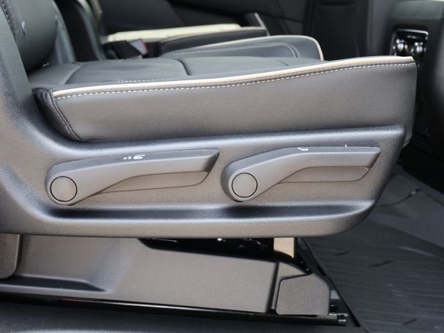 New 2026 GMC Yukon XL Elevation w/ Elevation Premium Package AWD/4WD image 14