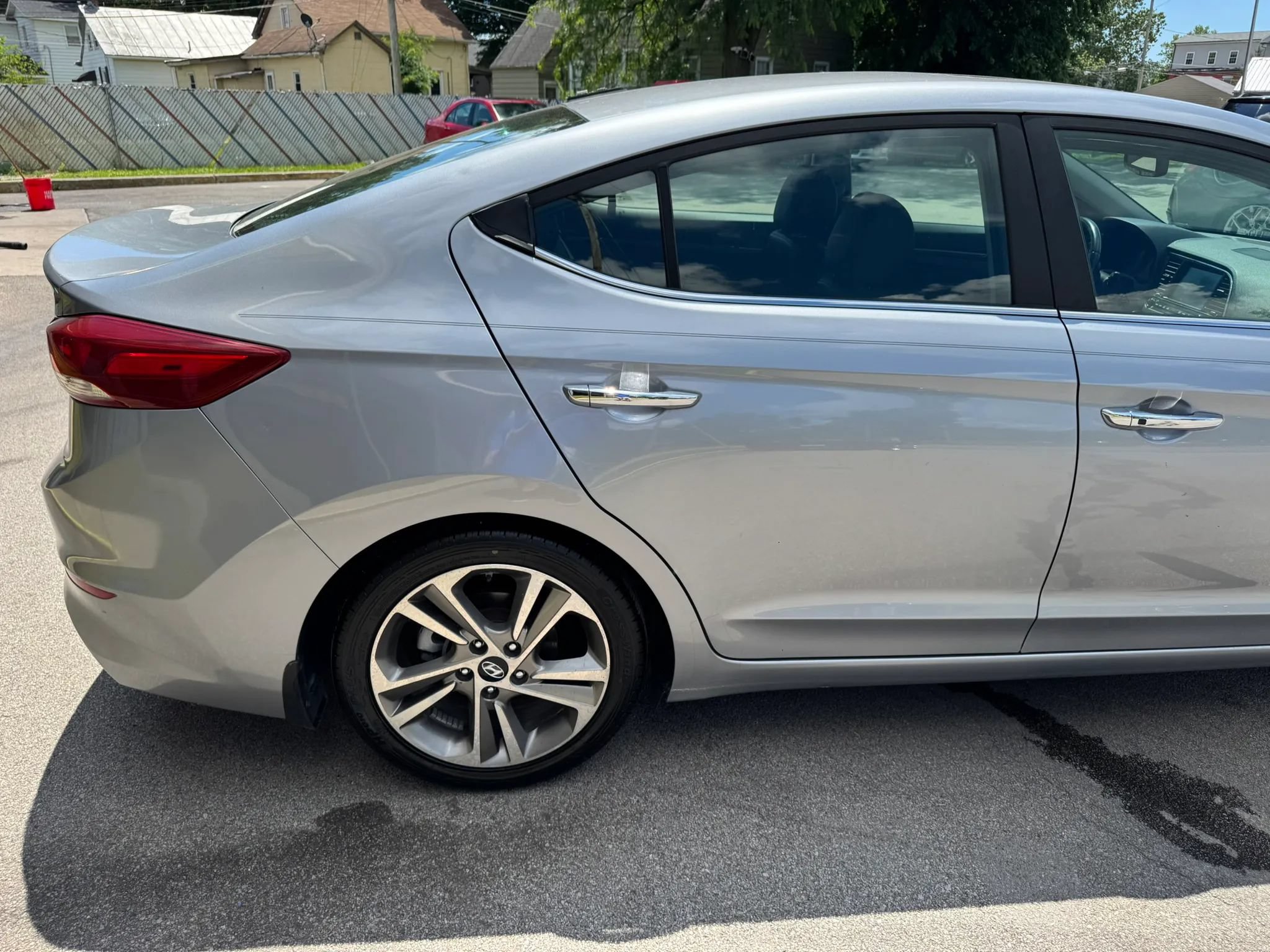 Used 2017 Hyundai Elantra Limited w/ Limited Tech Package 04 FWD image 10